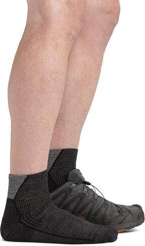 Darn Tough للجنسين الكبار المشي لمسافات طويلة 1/4 وزن متوسط مع وسادة المشي 1/4 وزن متوسط مع وسادة in Saudi Arabia
