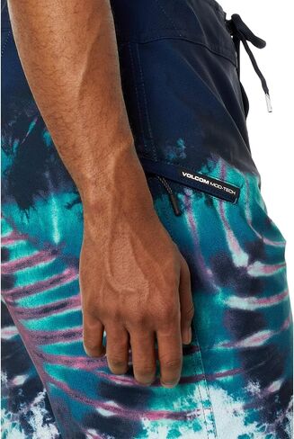سروال قصير رجالي من Volcom Mad Wash Mod Tech Boardshort in Kuwait
