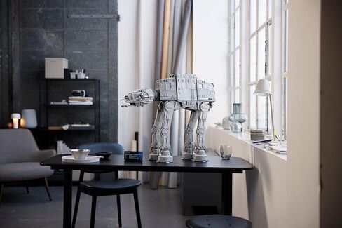 Lego Star Wars at-at Ultimate Collector Series 75313 Building Set with 6,785 Pieces in Saudi Arabia