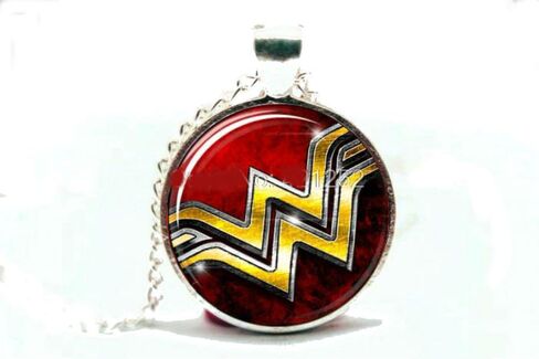 Pretty Lee 2015 Fashion Wonder Woman Superhero Pendant Necklace Glass Photo Cabochon Necklace in Saudi Arabia