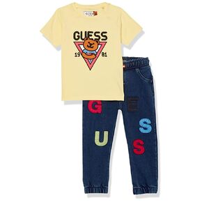 مجموعة من قطعتين من تي شيرت منسوج برسومات جرافيكية قصيرة الأكمام للأولاد من GUESS وسروال من قماش الدنيم المنسوج القابل للسحب in Kuwait