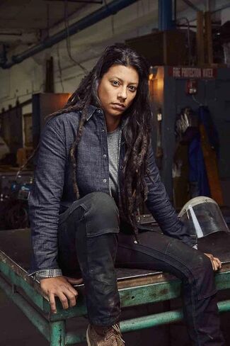 بنطال Dovetail Workwear Britt Utility Cargo للنساء، مقاس ساق مستقيمة، 11 جيبًا عمليًا in Kuwait
