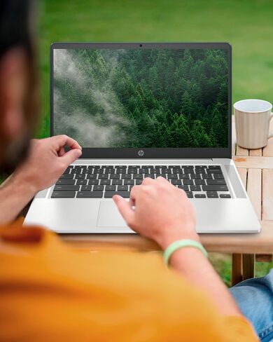 كمبيوتر محمول HP Chromebook 14a، معالج AMD 3015Ce، ذاكرة وصول عشوائي 4 جيجابايت، تخزين eMMC سعة 32 جيجابايت، شاشة Micro-Edge HD مقاس 14 بوصة، نظام تشغيل Google Chrome (14a-nd0010nr، 2021، فضي معدني) وماوس لاسلكي X3000 G2 (أسود) ) in Kuwait