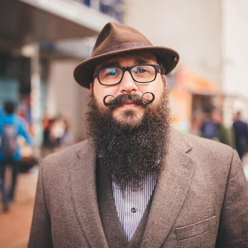 شمع الشارب من وودمان بسعة 30 مل من شمع الشارب القوي يدوم طوال اليوم، مع شمع العسل واللانولين وزيت الجوجوبا للعناية للرجال in Saudi Arabia