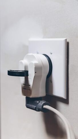 Southwire 9042SW8801 UL Listed Electrical Outlet Gas Range Adapter Converting A 250 Volt Receptacle for an Electrical Range to a 125 Volt Receptacle for A Gas Range in Saudi Arabia