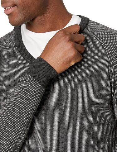 سترة صوفية رجالي ثلاثية الأبعاد برقبة على شكل حرف V من Knitwear Lab in Kuwait
