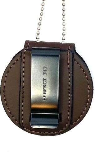 حامل شارة على شكل درع الشرطة على شكل درع الشرطة مناسب تمامًا مع مشبك حزام معدني وقلادة سلسلة من الخرز، وإغلاق بخطاف وحلقة، جلد بني in Kuwait