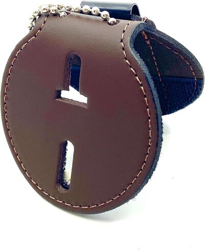 حامل شارة على شكل درع الشرطة على شكل درع الشرطة مناسب تمامًا مع مشبك حزام معدني وقلادة سلسلة من الخرز، وإغلاق بخطاف وحلقة، جلد بني in Kuwait