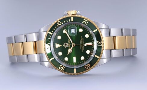 Mens Luxury Watches Rotatable Bezel Sapphire Glass Luminous Hand Quartz Silver Tone Stainless Steel Watch in Saudi Arabia