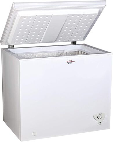 Koolatron Large Chest Freezer, 7.0 cu ft (195L), White, Manual Defrost Deep Freeze, Storage Basket, Space-Saving Flat Back, Stay-Open Lid, Front-Access Drain, for Basement, Laundry Room, Cottage in Saudi Arabia