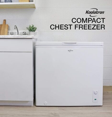 Koolatron Large Chest Freezer, 7.0 cu ft (195L), White, Manual Defrost Deep Freeze, Storage Basket, Space-Saving Flat Back, Stay-Open Lid, Front-Access Drain, for Basement, Laundry Room, Cottage in Saudi Arabia