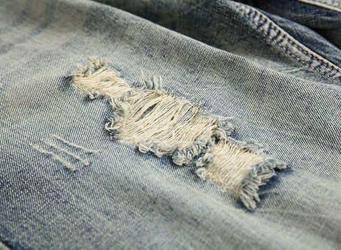 chouyatou Men's Classic Fit Stylish Distressed Straight Leg Ripped Denim Shorts in Saudi Arabia