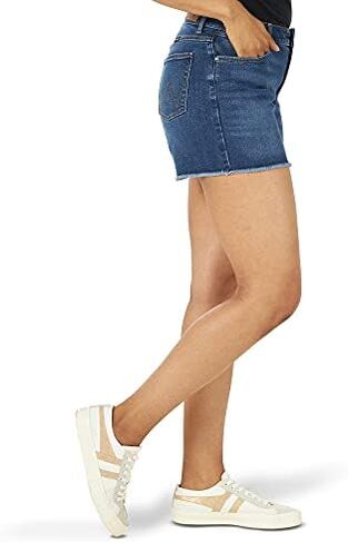 شورت جينز قصير للنساء من Wrangler مقاس 4 بوصات Fray Jean in Saudi Arabia