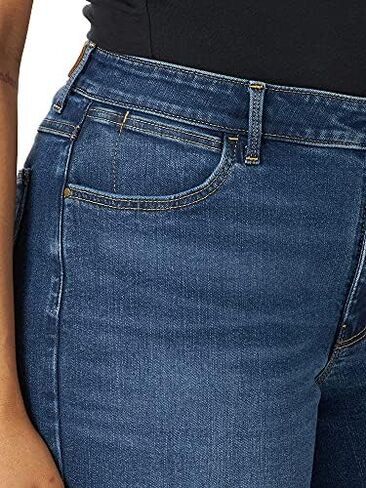 شورت جينز قصير للنساء من Wrangler مقاس 4 بوصات Fray Jean in Saudi Arabia