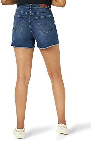 شورت جينز قصير للنساء من Wrangler مقاس 4 بوصات Fray Jean in Saudi Arabia