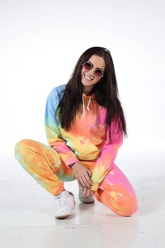 طقم سويت شيرت بقلنسوة مصبوغ يدويًا من Magic River وبنطلون رياضي متطابق in Kuwait