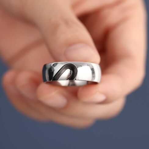 Personalized Heart Matching Couples Necklaces for Him and Her Custom Engraved Names Initial Promise Ring Pendant Necklace for Men Women in Kuwait