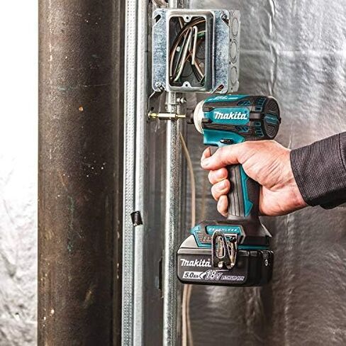Makita XT507PT 18V LXT® Lithium-Ion Brushless Cordless 5-Pc. Combo Kit (5.0Ah) in Saudi Arabia