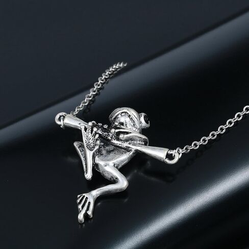 Cute Hanging Frog Pendant Necklace Vintage Silver Plated Funny Animal Necklace for Women Men Children in Saudi Arabia