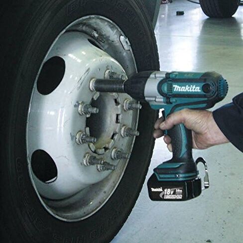 Makita XWT04S1 18V LXT® Lithium-Ion Cordless 1/2" Sq. Drive Impact Wrench Kit (3.0Ah) in Kuwait