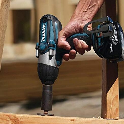 Makita XWT04S1 18V LXT® Lithium-Ion Cordless 1/2" Sq. Drive Impact Wrench Kit (3.0Ah) in Kuwait