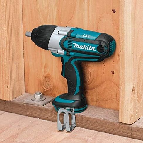 Makita XWT04S1 18V LXT® Lithium-Ion Cordless 1/2" Sq. Drive Impact Wrench Kit (3.0Ah) in Kuwait