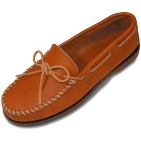 حذاء Minnetonka الكلاسيكي للرجال in Saudi Arabia