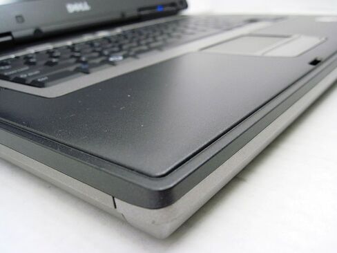 كمبيوتر محمول Dell Latitude D531 مزود بوحدة معالجة مركزية ثنائية النواة بسرعة 1.8 جيجا هرتز، وذاكرة وصول عشوائي سعتها 2 جيجا بايت، ومحرك أقراص ثابت سعة 80 جيجا بايت، ومحرك أقراص DVD/CDRW الضوئي، وواي فاي مدمج، ونظام التشغيل Windows Vista Business in Saudi Arabia
