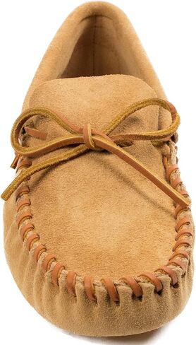 حذاء بدون كعب من الجلد بنعل ناعم للرجال من Minnetonka in Kuwait