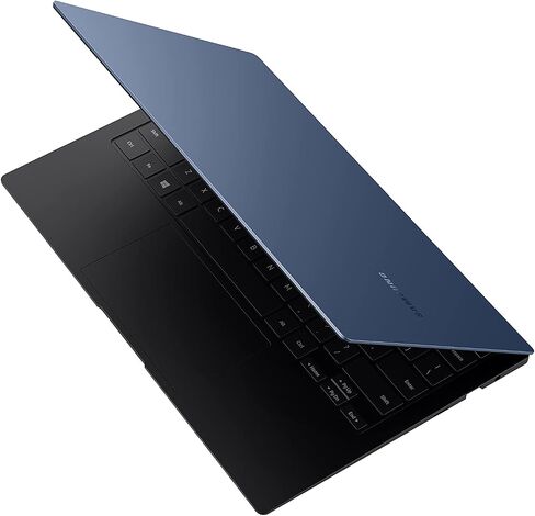 كمبيوتر محمول Samsung Galaxy Book Pro Intel Evo Platform شاشة AMOLED مقاس 15.6 بوصة، معالج Intel Core i7 من الجيل الحادي عشر، ذاكرة 16 جيجابايت، 512 جيجابايت SSD، بطارية طويلة الأمد، أزرق غامض in Saudi Arabia