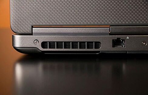 Dell Precision 7510 FHD 15.6 بوصة كمبيوتر محمول للأعمال (Intel Quad Xeon E3-1535M، ذاكرة وصول عشوائي 32 جيجابايت، 512 جيجابايت SSD، HDMI، كاميرا ويب، أمان الإصبع) Nvidia Quadro M2000M 4GB GDDR5 (متجدد) in Kuwait