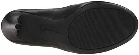 Jessica Simpson Women's Calie Pump in Kuwait