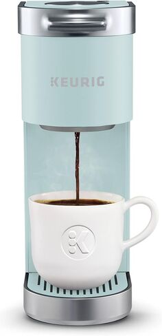 ماكينة صنع القهوة Keurig K-Mini Plus، ماكينة تحضير القهوة ذات الخدمة الفردية K-Cup، من 6 إلى 12 أونصة. حجم الشراب، يخزن ما يصل إلى 9 كبسولات K-Cup، أخضر ضبابي (متجدد) in Kuwait