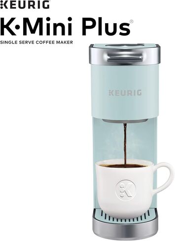ماكينة صنع القهوة Keurig K-Mini Plus، ماكينة تحضير القهوة ذات الخدمة الفردية K-Cup، من 6 إلى 12 أونصة. حجم الشراب، يخزن ما يصل إلى 9 كبسولات K-Cup، أخضر ضبابي (متجدد) in Kuwait