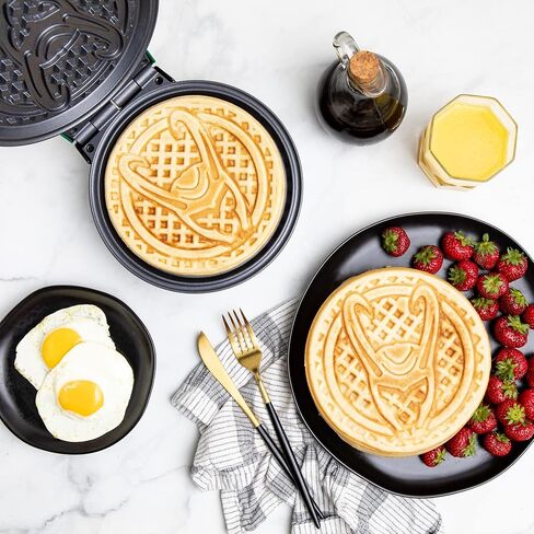 Uncanny Brands Marvel Loki Waffle Maker - خوذة Loki على الفطائر الخاصة بك - مكواة الوافل in Kuwait