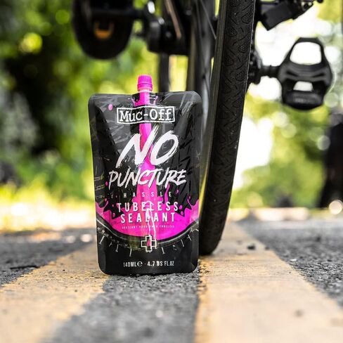 Muc Off مانع للتسرب بدون متاعب للثقب - مانع تسرب متطور لإطارات الدراجة مع صبغة تتبع للأشعة فوق البنفسجية التي تغلق الشقوق والثقوب حتى 6 مم in Kuwait