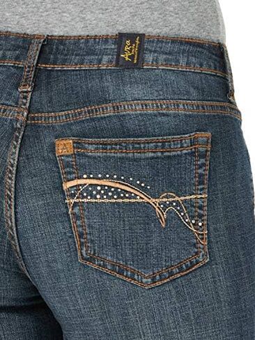 بنطلون جينز نسائي من Wrangler Aura للتنحيف الفوري متوسط ​​الارتفاع in Kuwait