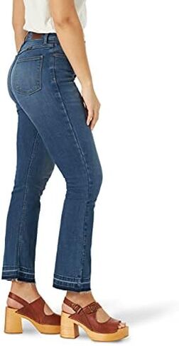 بنطلون جينز نسائي من Wrangler Kick Flare عالي الارتفاع in Kuwait