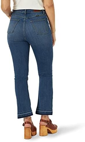 بنطلون جينز نسائي من Wrangler Kick Flare عالي الارتفاع in Kuwait