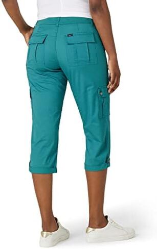 بنطال Lee Women's Petite Flex-to-go متوسط ​​الارتفاع ومريح من Cargo Capri in Kuwait