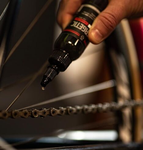 SILCA Synergetic Wet Bike Chain Lube | Bike Lube Designed to Protect Drivetrain Components | Long-Lasting Bike Chain Oil for Clean, Smooth, and Silent Drivetrains | Waterproof Bicycle Chain Lube (2oz) in Saudi Arabia