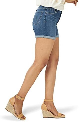 شورت جينز ملفوف للسيدات من Wrangler مقاس 4 بوصات in Kuwait