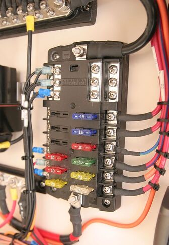 مفتاح اختيار البطارية Seachoice، قطع عزل المعزل، مزدوج، 12 -50 فولت in Kuwait