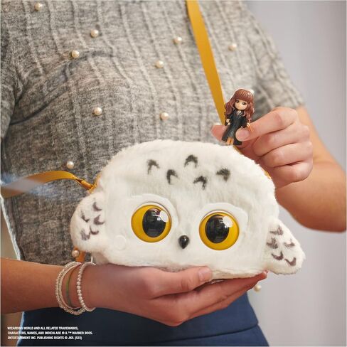 عالم السحرة هاري بوتر، لعبة Hedwig Purse Pets التفاعلية للحيوانات الأليفة وحقيبة الكتف، أكثر من 30 صوتًا وتفاعلًا، ألعاب أطفال للفتيات من سن 6 سنوات فما فوق in Kuwait