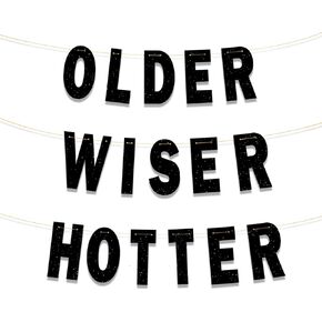 لافتة عيد ميلاد مضحكة للرجال والنساء من Ushinemi Black Older Wiser Hotter للرجال والنساء، ديكورات حفلات أعياد الميلاد اللامعة