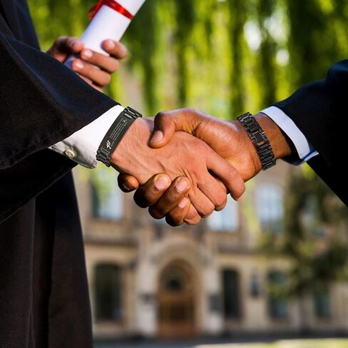 هدايا تخرج مخصصة له، سوار تخرج شخصي، هدية لخريجي الكلية من المدرسة الثانوية لعام 2023، أساور ربط رائعة من الفولاذ المقاوم للصدأ لخريجي المدارس الثانوية في الكلية in Kuwait
