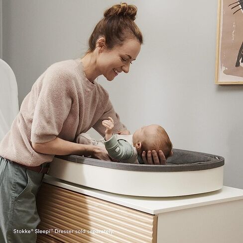 Stokke Sleepi Changer، أبيض - وسادة تغيير بيضاوية للأطفال من عمر 0 ​​إلى 12 شهرًا - آمنة ومريحة - طاردة للماء ويمكن غسلها في الغسالة - متوافقة مع خزانة ملابس Stokke Sleepi in Saudi Arabia