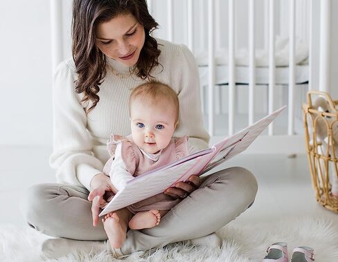 كتاب ذاكرة الأطفال من بيرهيد أول 5 سنوات من شيفرون مع وسادة حبر آمنة للأطفال ذات ملمس نظيف لجعل يد الطفل أو بصمة قدمه متضمنة، ومجلة بارزة لحديثي الولادة والحمل، وردي in Kuwait