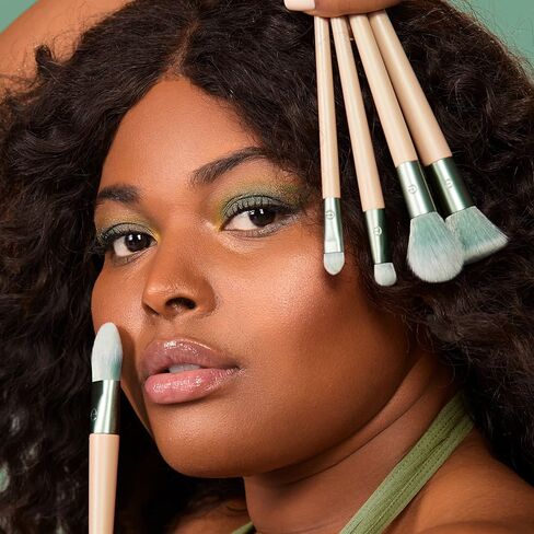 مجموعة فرش مكياج Start The Day بشكل جميل من EcoTools، لظلال العيون وكريم الأساس وأحمر الخدود وخافي العيوب، مع صينية تخزين، دبابيس فرشاة مكياج مناسبة للسفر، صديقة للبيئة، لم يتم الإساءة إلى الحيوانات لتصنيعها، مجموعة مكونة من 6 قطع in Kuwait