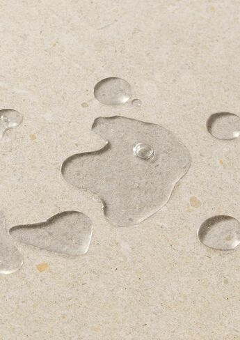 مزيل مكياج العيون اللطيف بالبابونج من ذا بودي شوب - يزيل المكياج والشوائب بلطف - نباتي - 8.4 أونصة in Kuwait